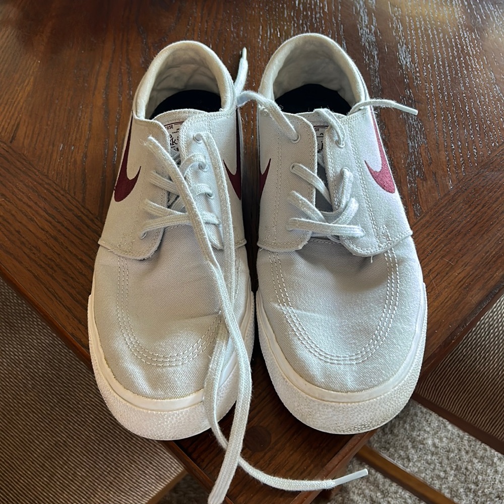 Men’s Nike sneakers